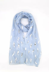 Scarf with feather pattern